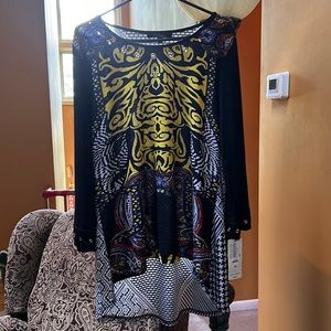 New Womans Calessa Top. Sz. XL.